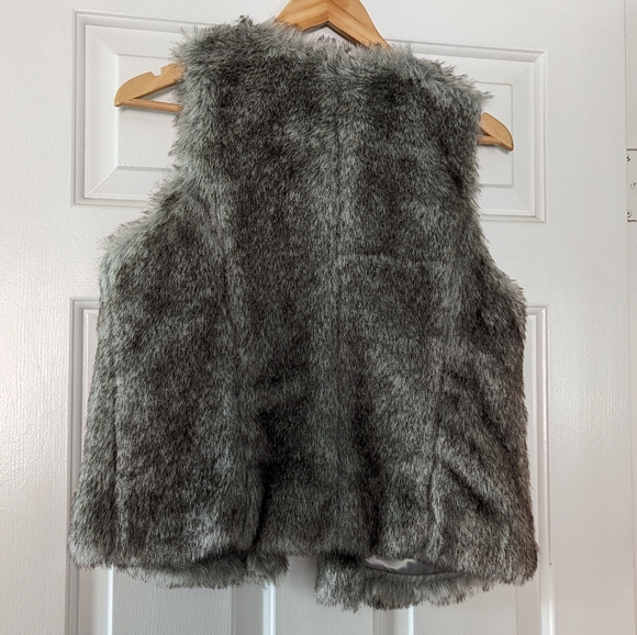🆕 NWT {The Limited} Faux Fur Vest - Picture 3 of 10